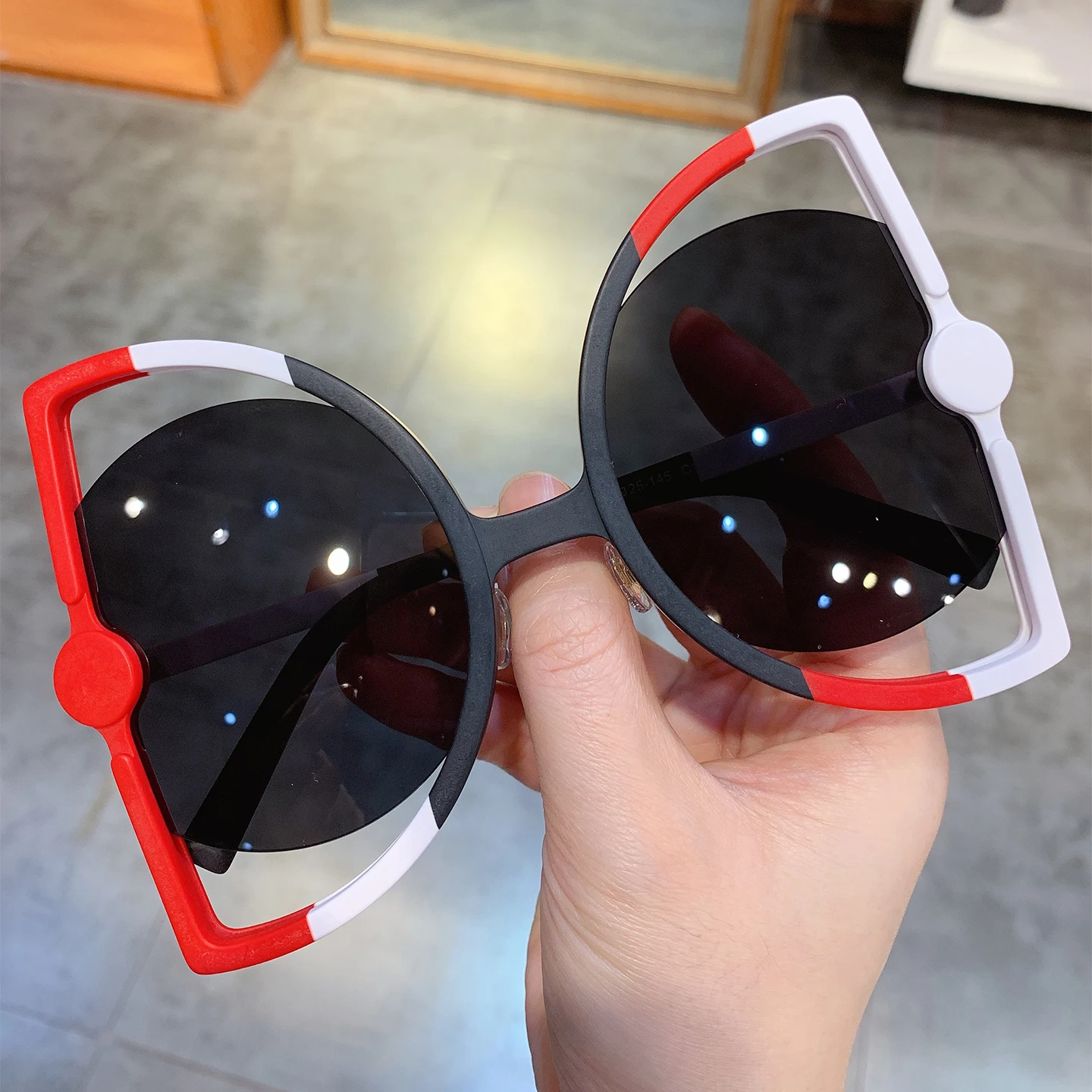 

Новые высококачественные индивидуальные трендовые солнцезащитные очки для женщин, модные уличные модные очки для мужчин, солнцезащитные очки на заказ