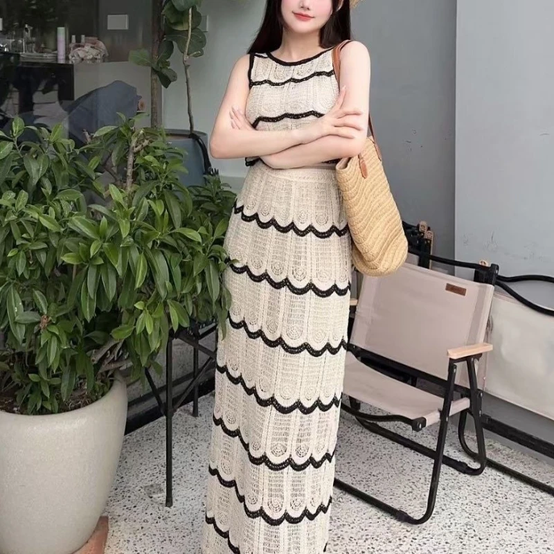 Bohemian Holiday Wind Wave Pattern Hook Flower Hollow Contrast Knitted Vest Female High Waist A-shaped Skirt Two-piece Suit