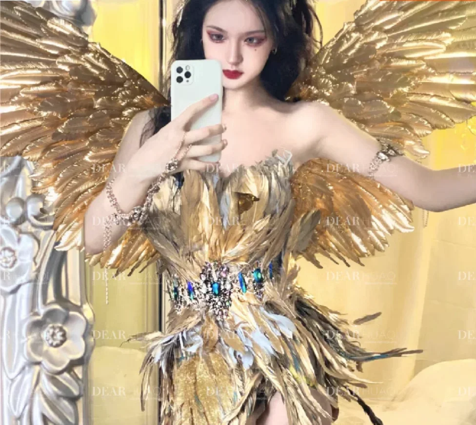 Piuma dorata Nightclub Bar Riunione annuale Costume da ballo classico Ali d'angelo Performance Passerella Festa personalizzabile multicolore