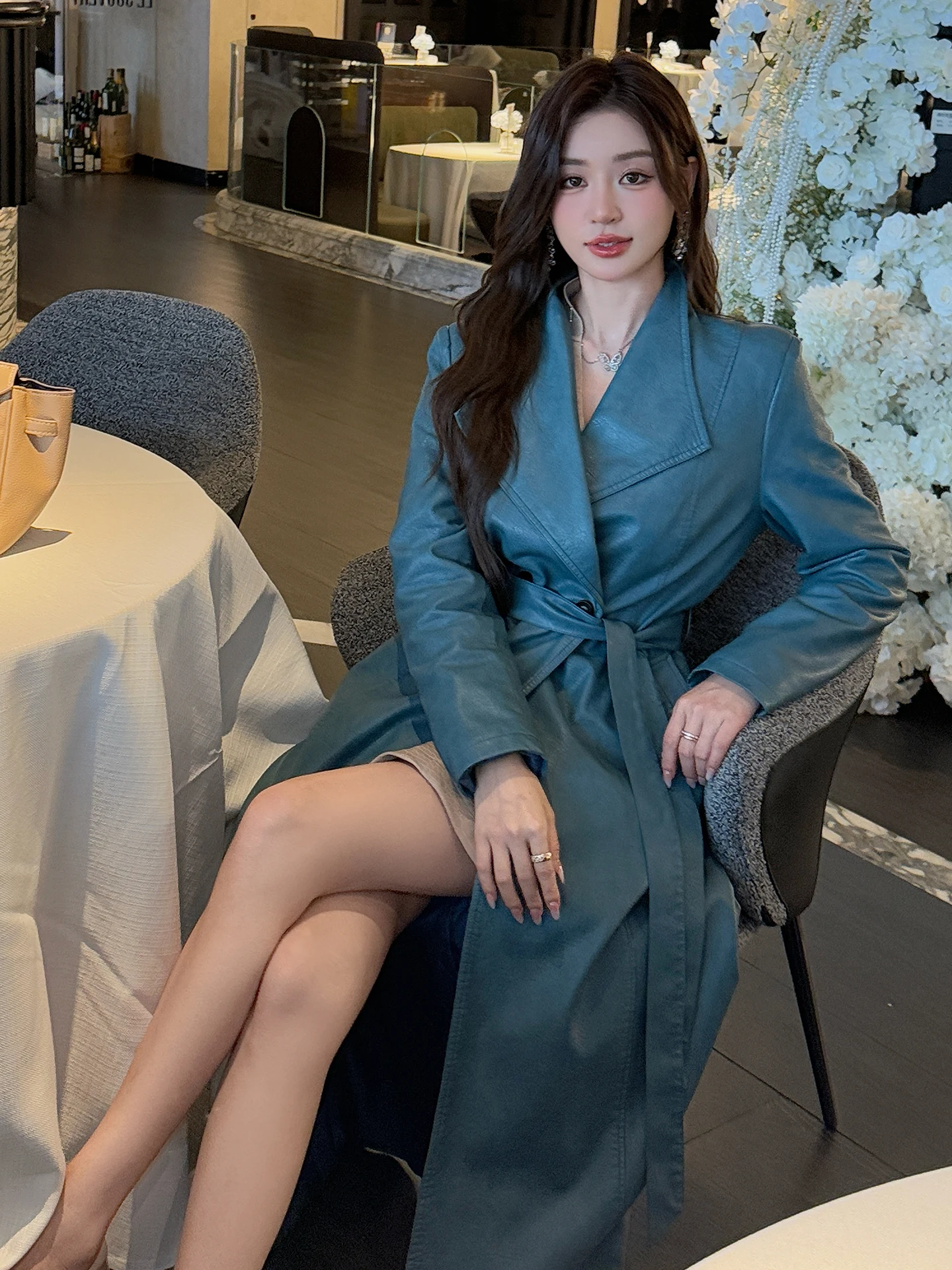 Ele Light - Chaqueta de Cuero Azul de Lujo para Mujer, Estilo de Alta Gama, Otoño-Invierno 25, Nueva, Versátil, Corte Holgado, Cuero Lavado