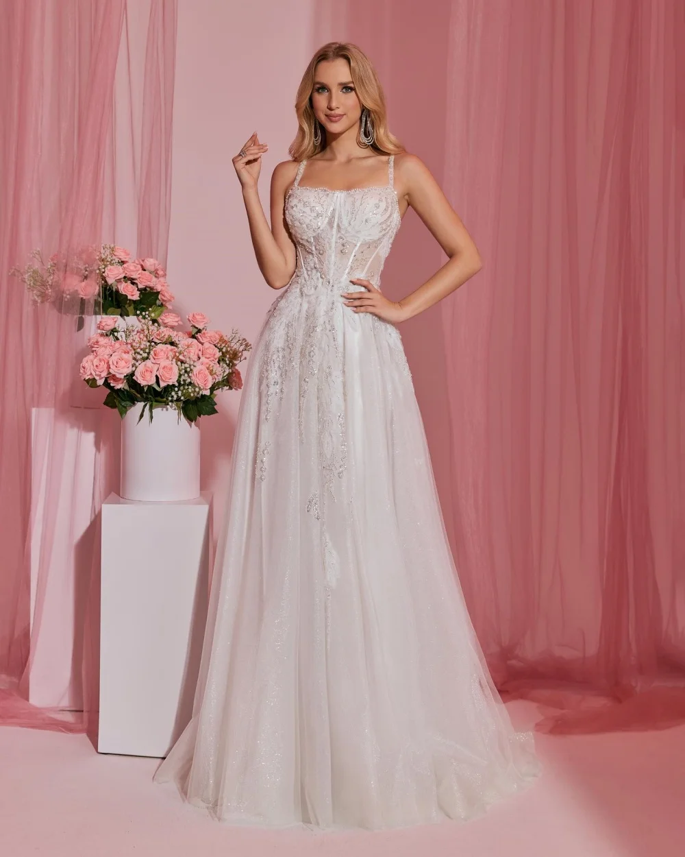 

Customized Exquisite Women Tulle Rhinestone Applique Straight Evening Dress Modern Style Spaghetti Strap Floor Lenght Party Gown