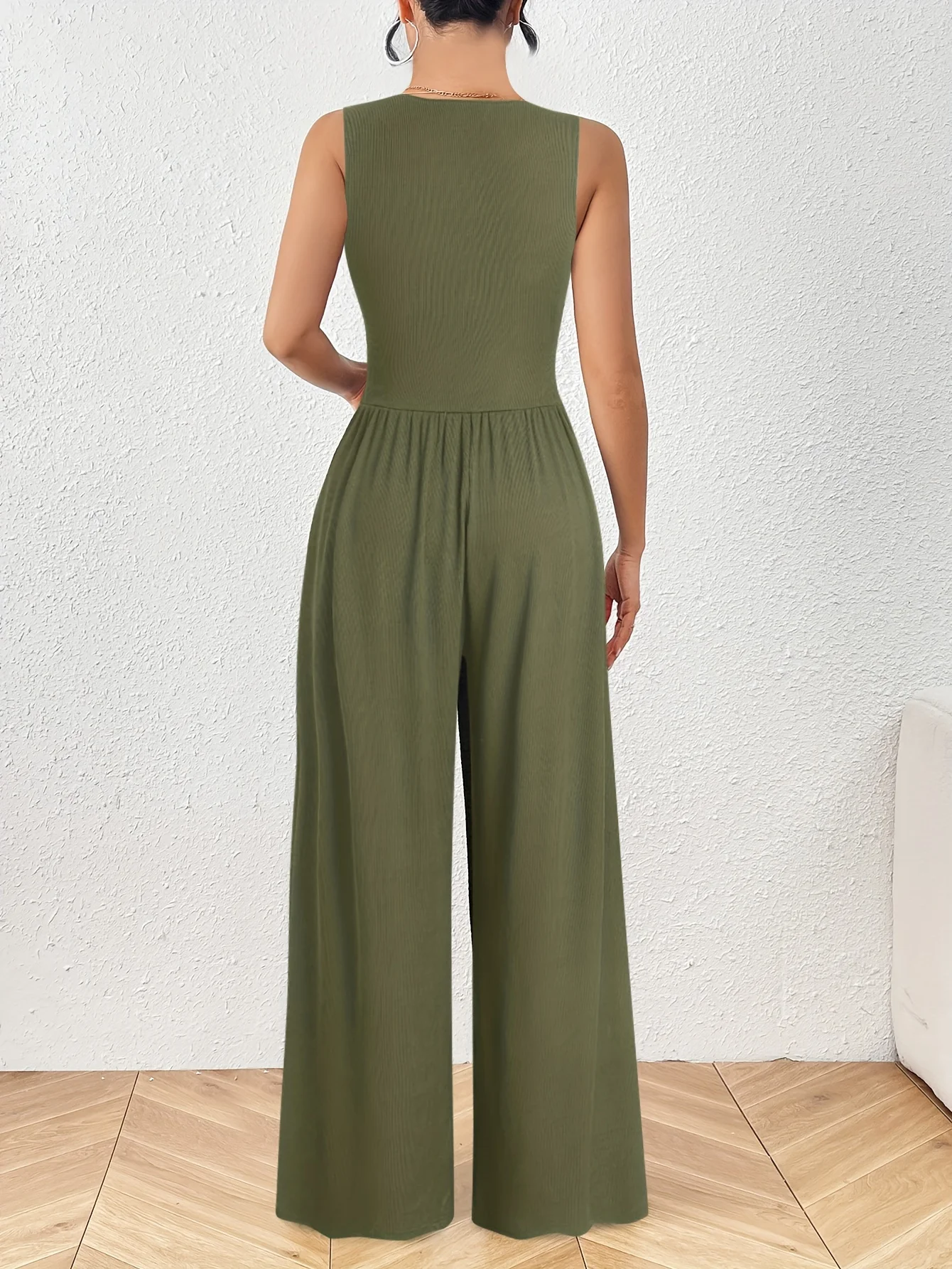 Spring and summer style fashionable elegant sleeveless temperament V-neck design sense loose jumpsuit women\'s wear