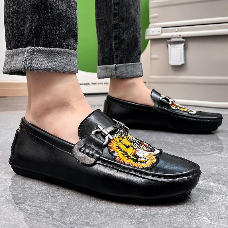 Luxury Tiger Embroidered Men’s Leather Loafers Designer Brand Shoes Men Plus Size 48 Comfort Driving Shoes For Men Slip-On Shoes