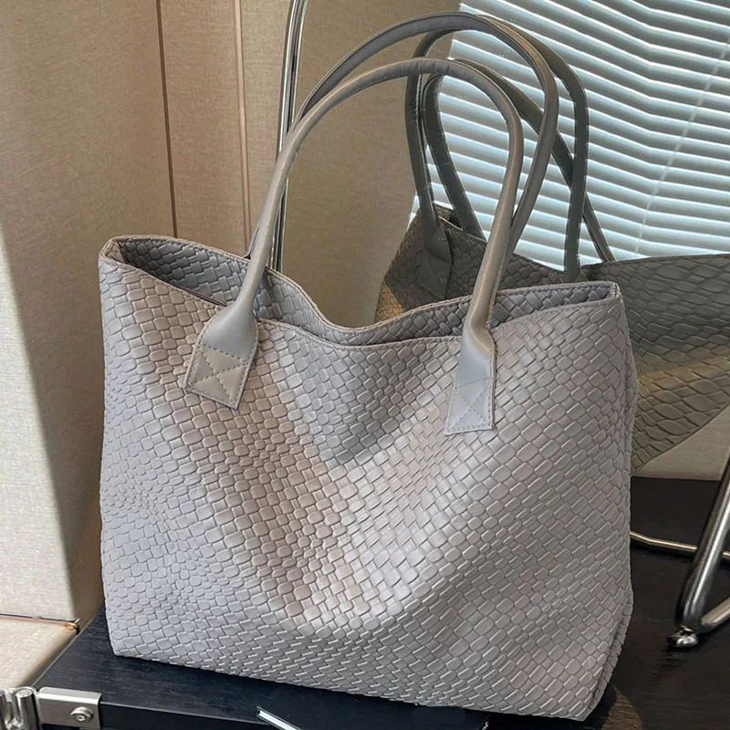 حقيبة يد ذات سعة كبيرة بنمط منسوج، حقيبة كتف عصرية، تصميم متخصص، حقيبة كتف بلون موحد، مناسبة للتسوق اليومي