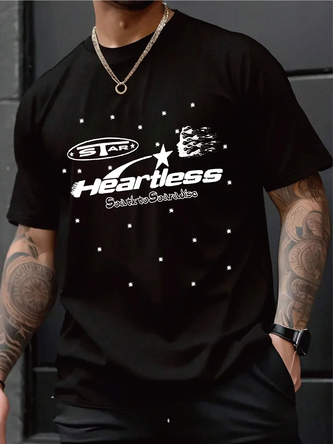 Modisches Kurzarm-T-Shirt, schwarz und weiß, herzlos bedruckter Text, lässiger Streetstyle