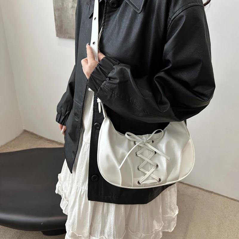 Schicke Schleifendesign Halbmond-Form Umhängetasche Y2K Vintage-Stil Hobo Handtasche für Damen Täglicher Gebrauch – Detail 2
