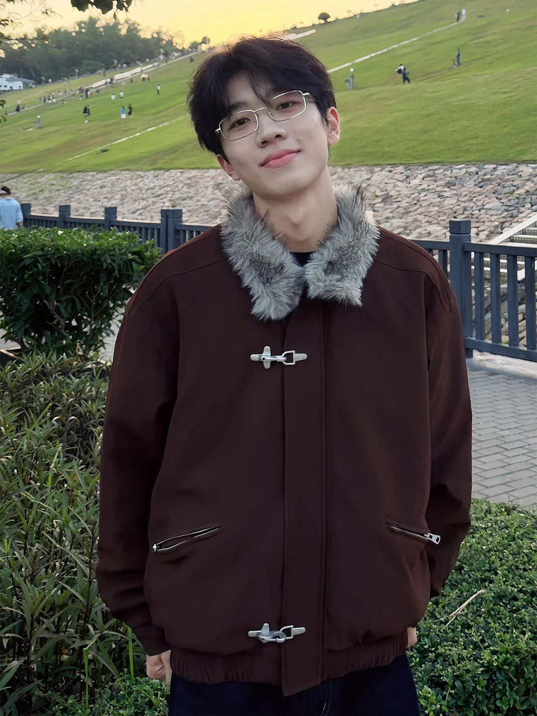 

Коричневая куртка с воротником из орлиных перьев, утепленная флисом и хлопком, мужская зимняя теплая повседневная верхняя одежда