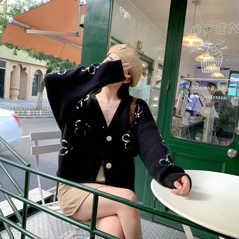 Fashion Autumn Winter New Sequin Embroidery Knitted Cardigans Women V-Neck Thick Warm Sweater Loose Leisure Coat Chic Streetwear