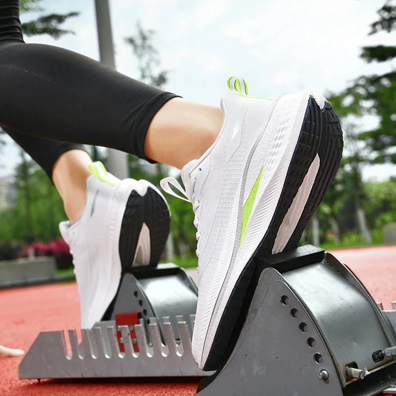 

New non-slip popcorn soft sole sports shoes students in the middle school test carbon plate racing special running shoes