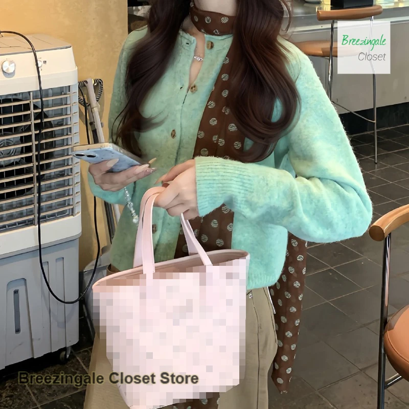 

Korea's new mint green sweater coat women's autumn and winter new fashion temperament super nice knit cardigan to send scarves.
