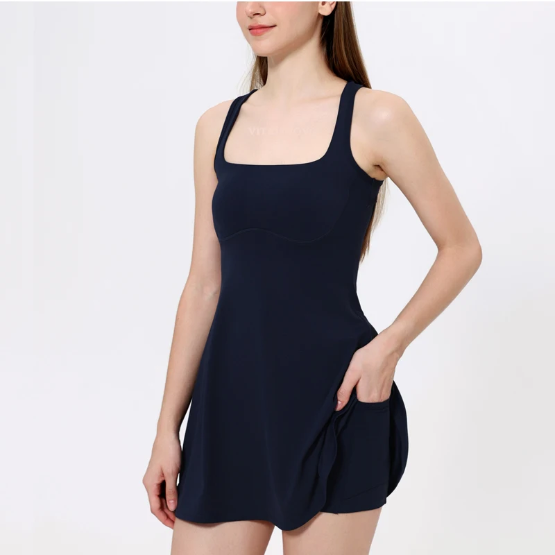 VITALINOVO Zweiteiliges Damen-Tenniskleid mit quadratischem Ausschnitt und Shorts, offener Racerback, integrierter BH, Workout, sportliche Golfkleider – Detail 2
