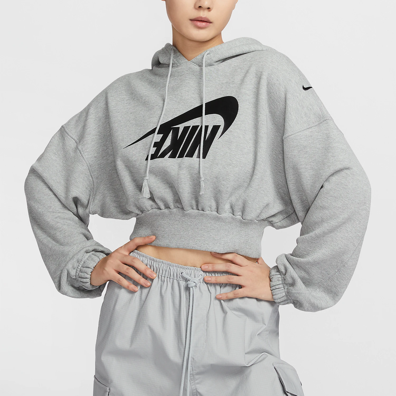 

Официальная женская короткая толстовка Nike Sportswear FV7778-063