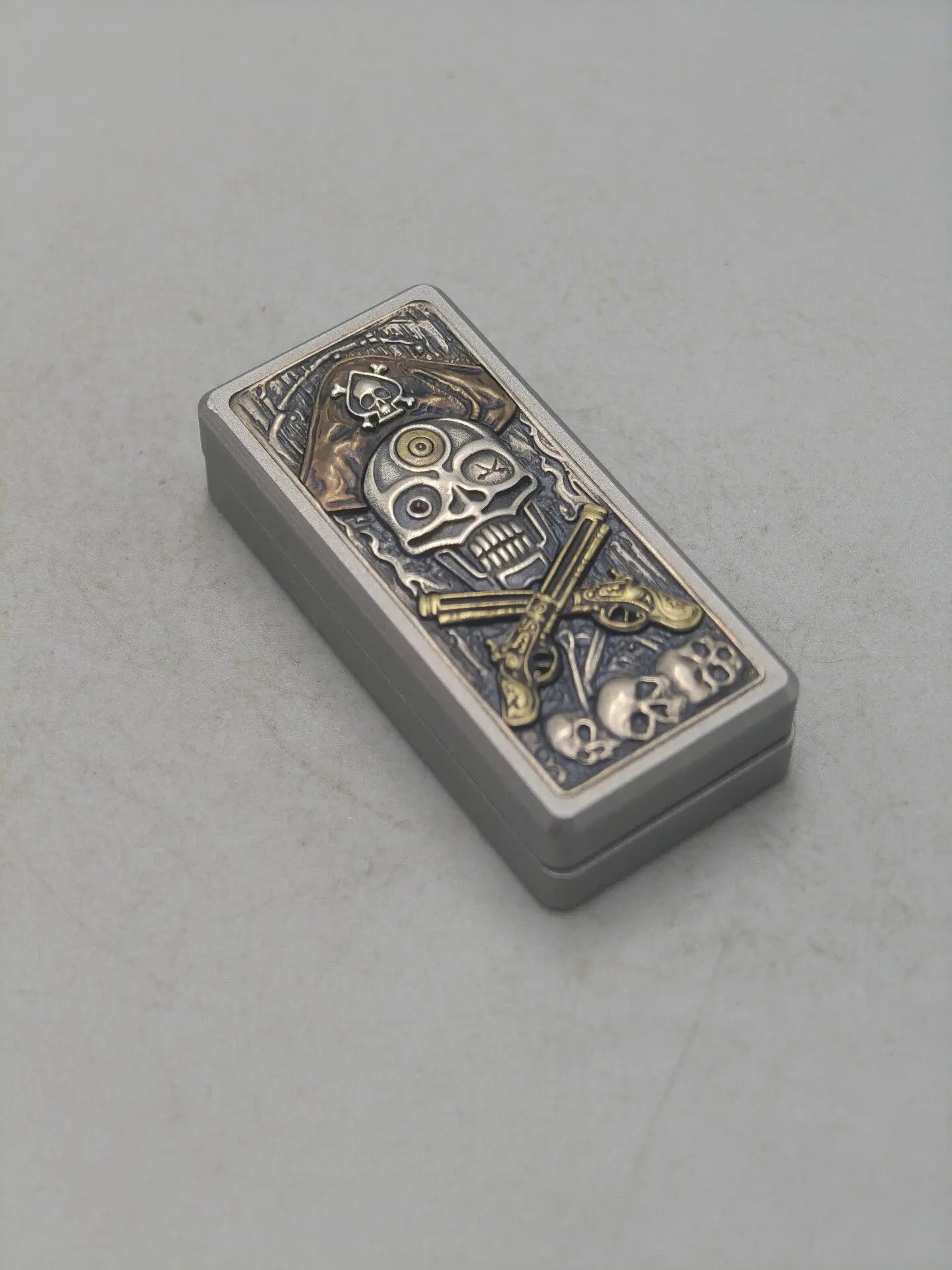 Used EDC Sas Inch Strength Pirate Push Card EDC Metal Decompression Toy