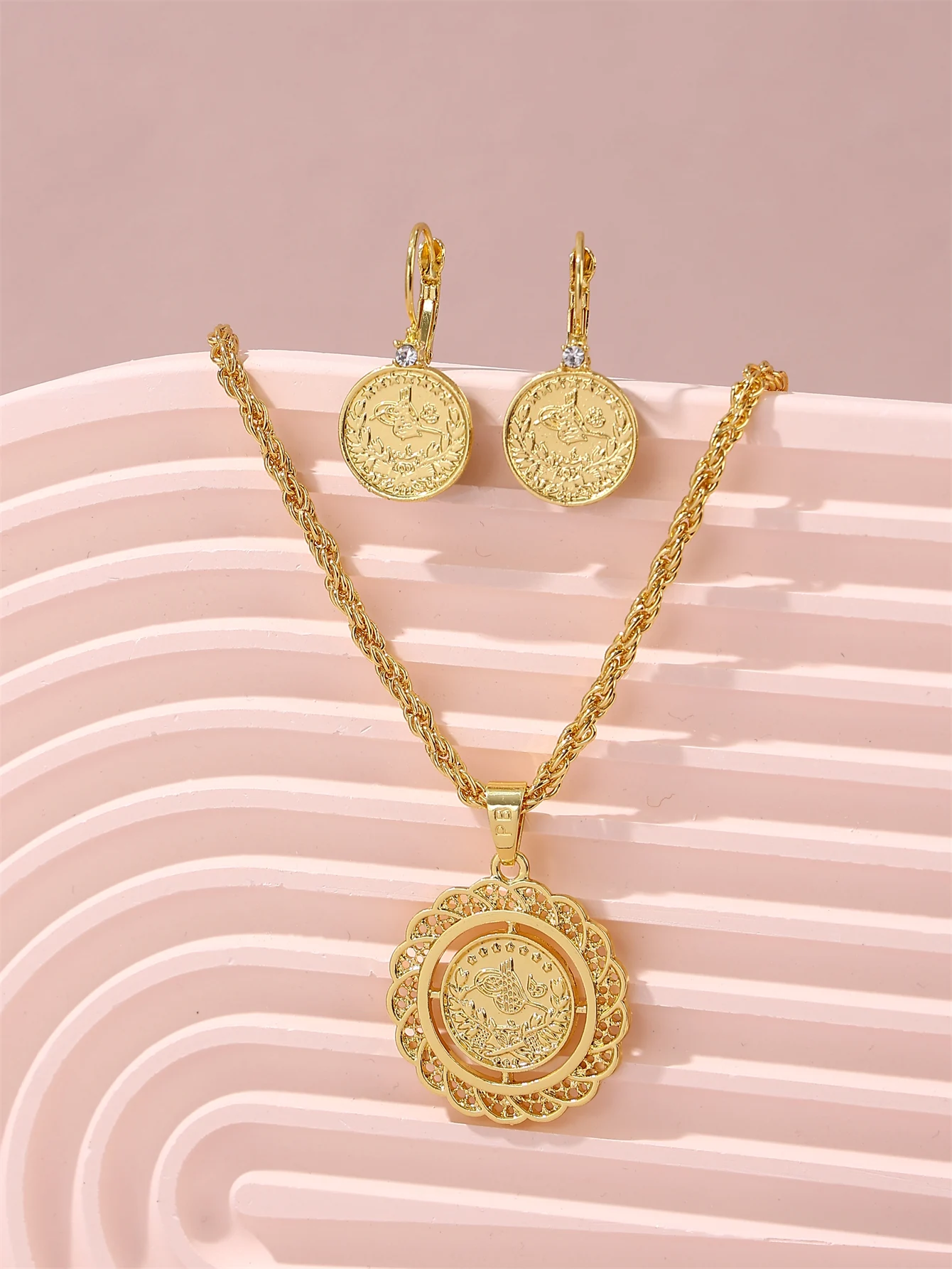 Metal flower ethnic pattern pendant necklace paired with small round earrings jewelry set for weddings, banquets, festivals,