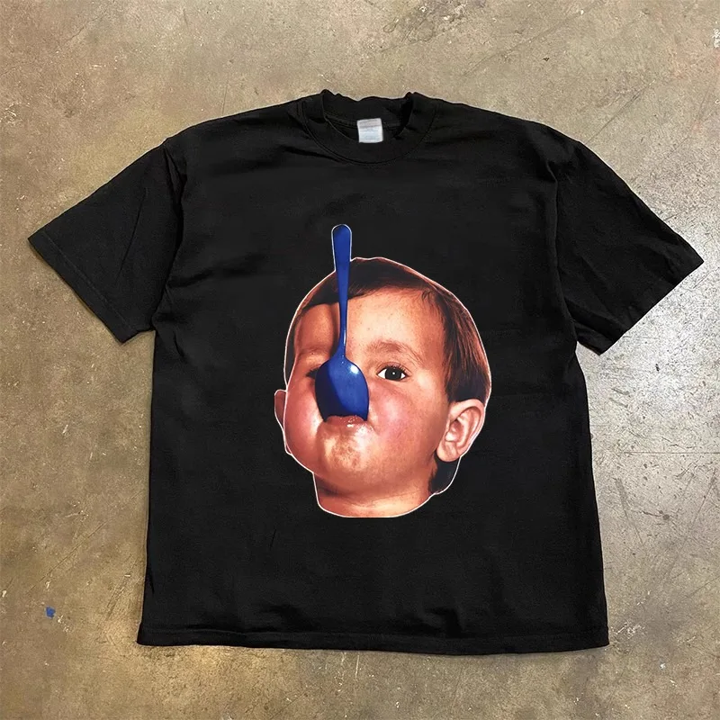 

Причудливый ребенок с ложечной графикой Хлопковая футболка Забавная рубашка с сюрреалистическим художественным принтом Хлопковая футболка Элитный бренд Модный топ большого размера Повседневная