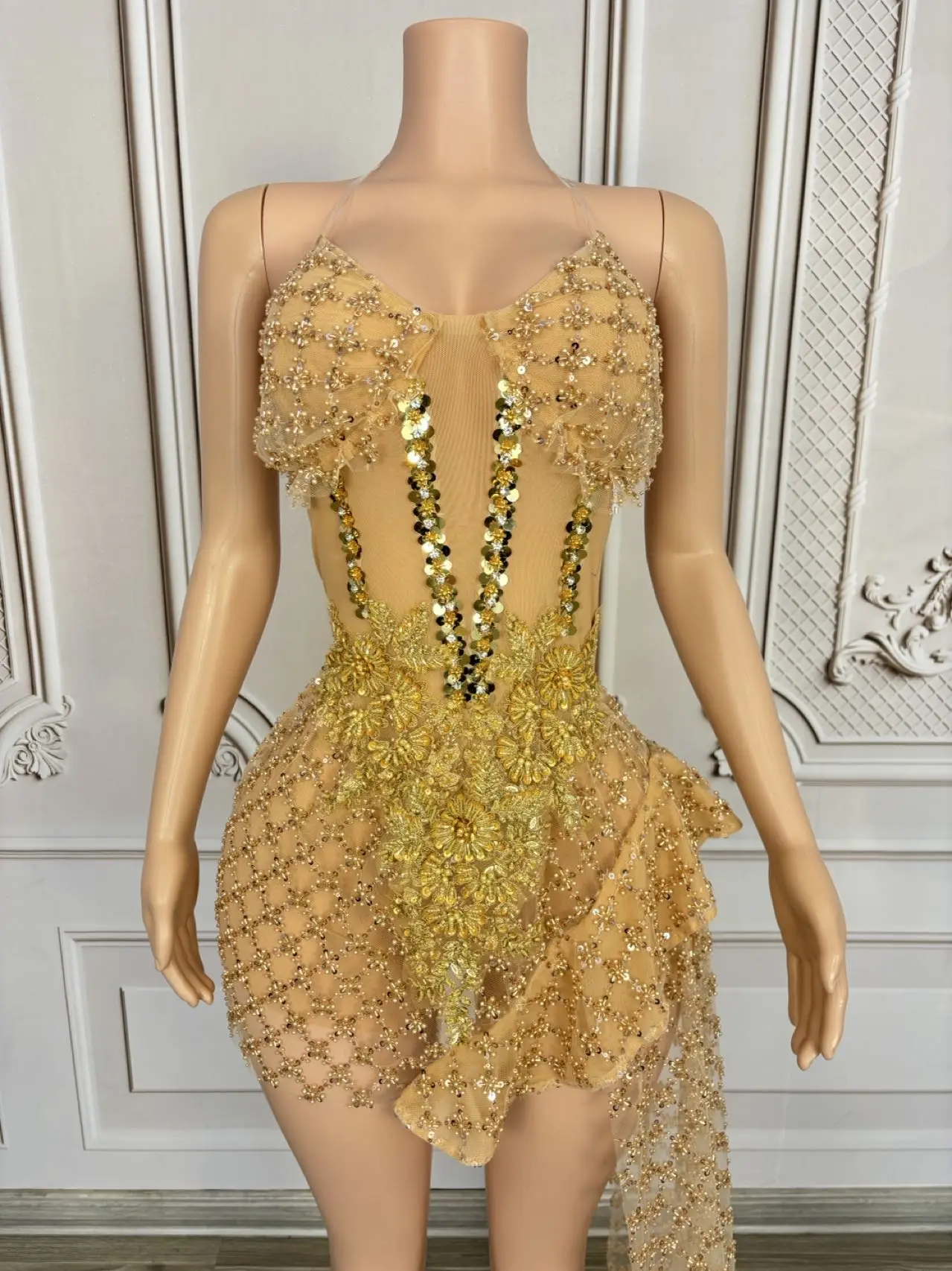 ชุดเดรสตาข่ายไร้สายแบบเบาสบาย ประดับเลื่อมและคริสตัล กระโปรงผ้าตาข่ายโปร่งแสงแต่งริบบิ้นแบบไม่สมมาตร เหมาะสำหรับคอนเสิร์ต เทศกาลดนตรี ยี่ห้อจินหลิน