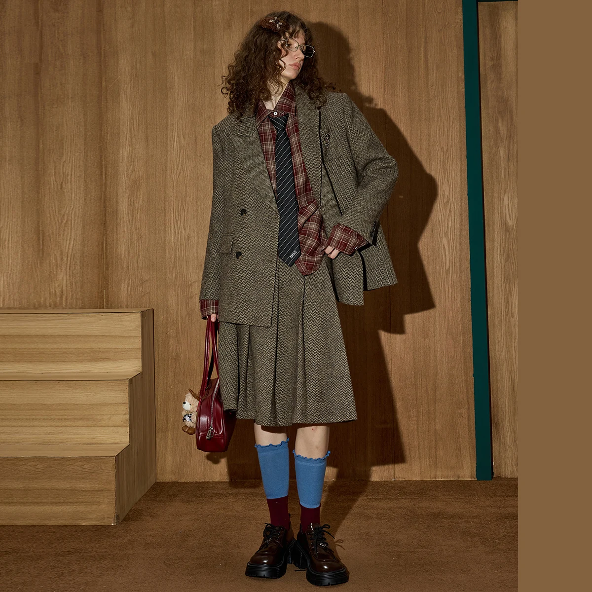 2025 الشتاء المرأة البريطانية خمر السترة مجموعة الصوف مزيج سترة تويد مطوي تنورة Preppy الأكاديمية سميكة الدافئة مكتب فستان