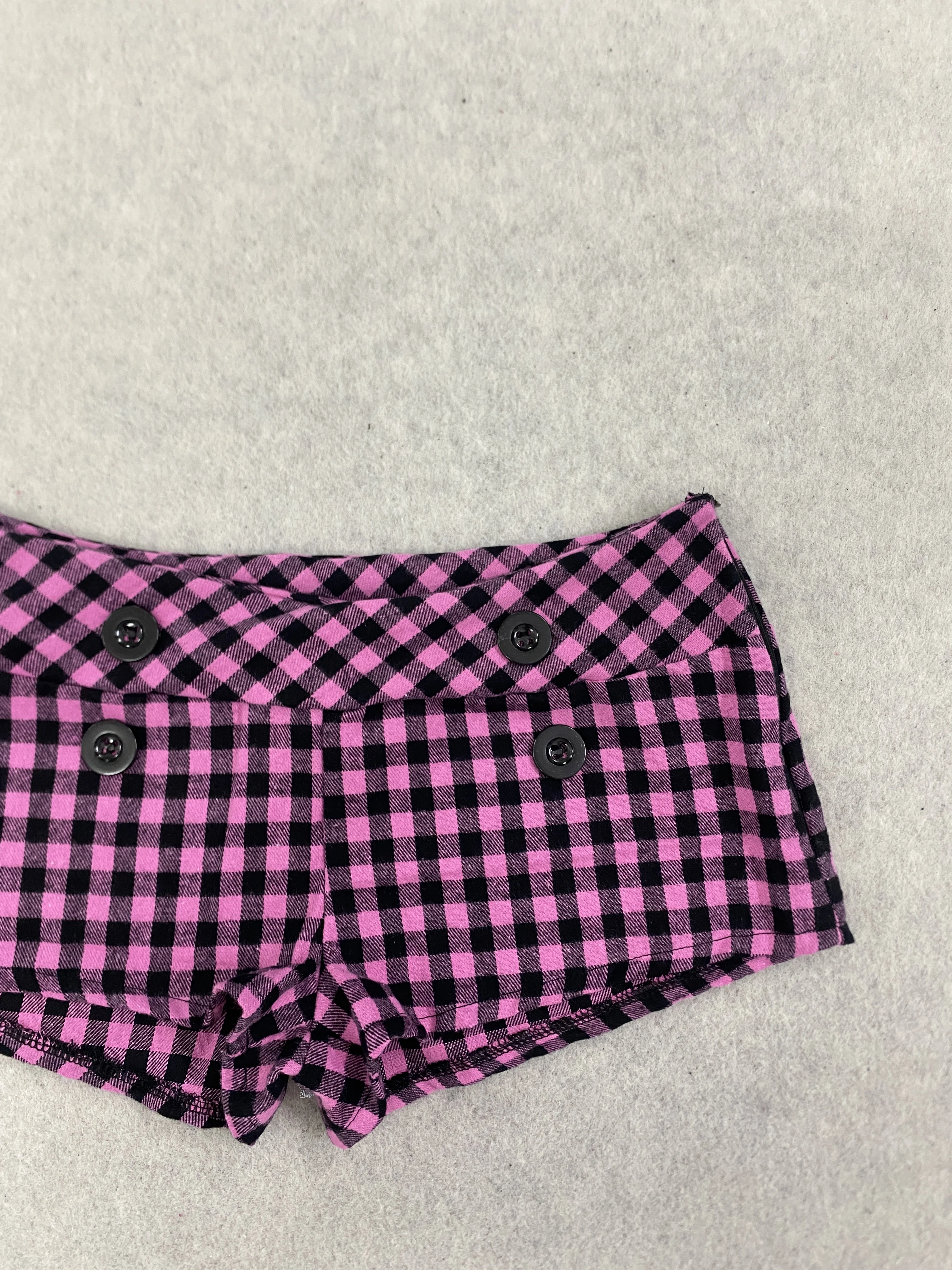 Y2K Süße und Coole Karierte Kurze Hotpants mit Niedriger Taille, Knöpfen und Schlankem Kariemuster, Sommer-Streetwear-Shorts für Mädchen. – Detail 12