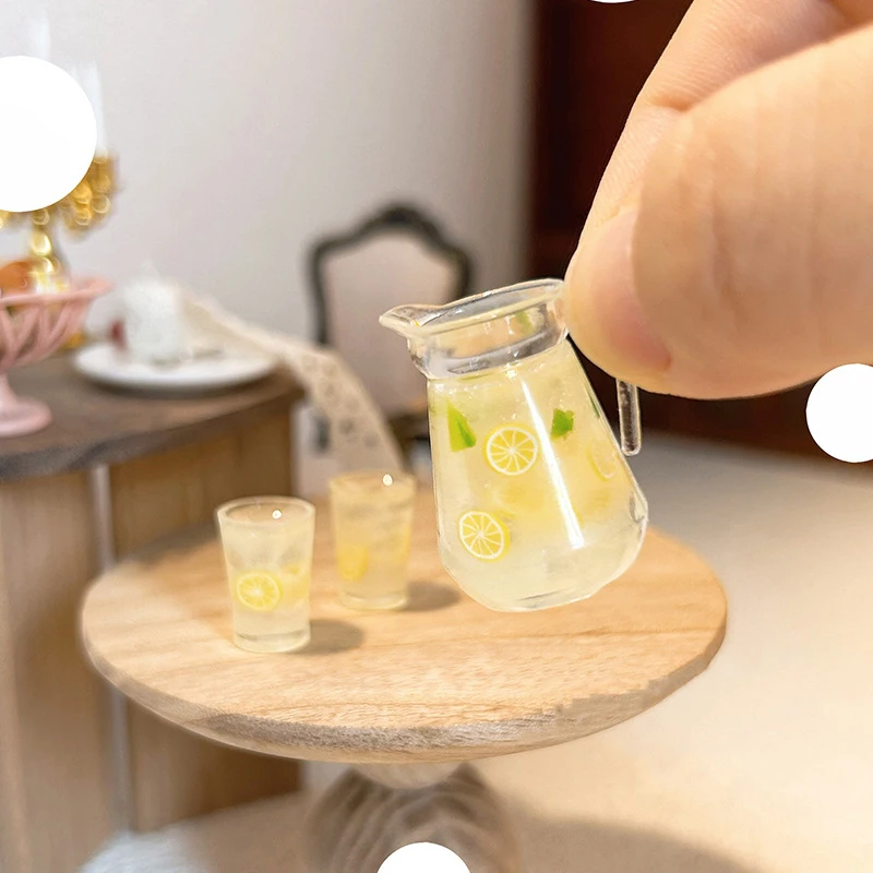 

TR 1pc new 1:12Dollhouse Miniature Lemon Juice Jug Cup Set Model Doll Drink Decor Toy Doll House Mini Kitchen Scene Ornament