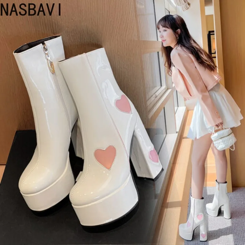 

Women Platform High Heeled Boots Chunky Heart Print Ankle Boots Fashion Vintage Waterproof Comfy Modern Style Short Boots 2025