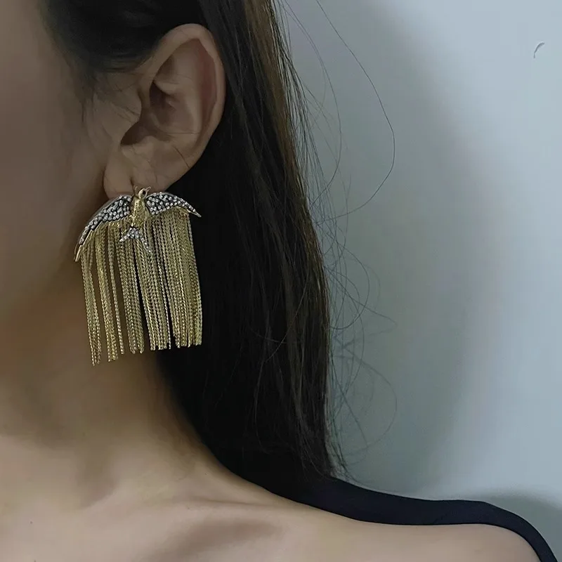Exaggerated Metal Bird Tassel Earrings Vintage High Touch Long Swallow Drop Women Party Banquet Jewelry Accessories