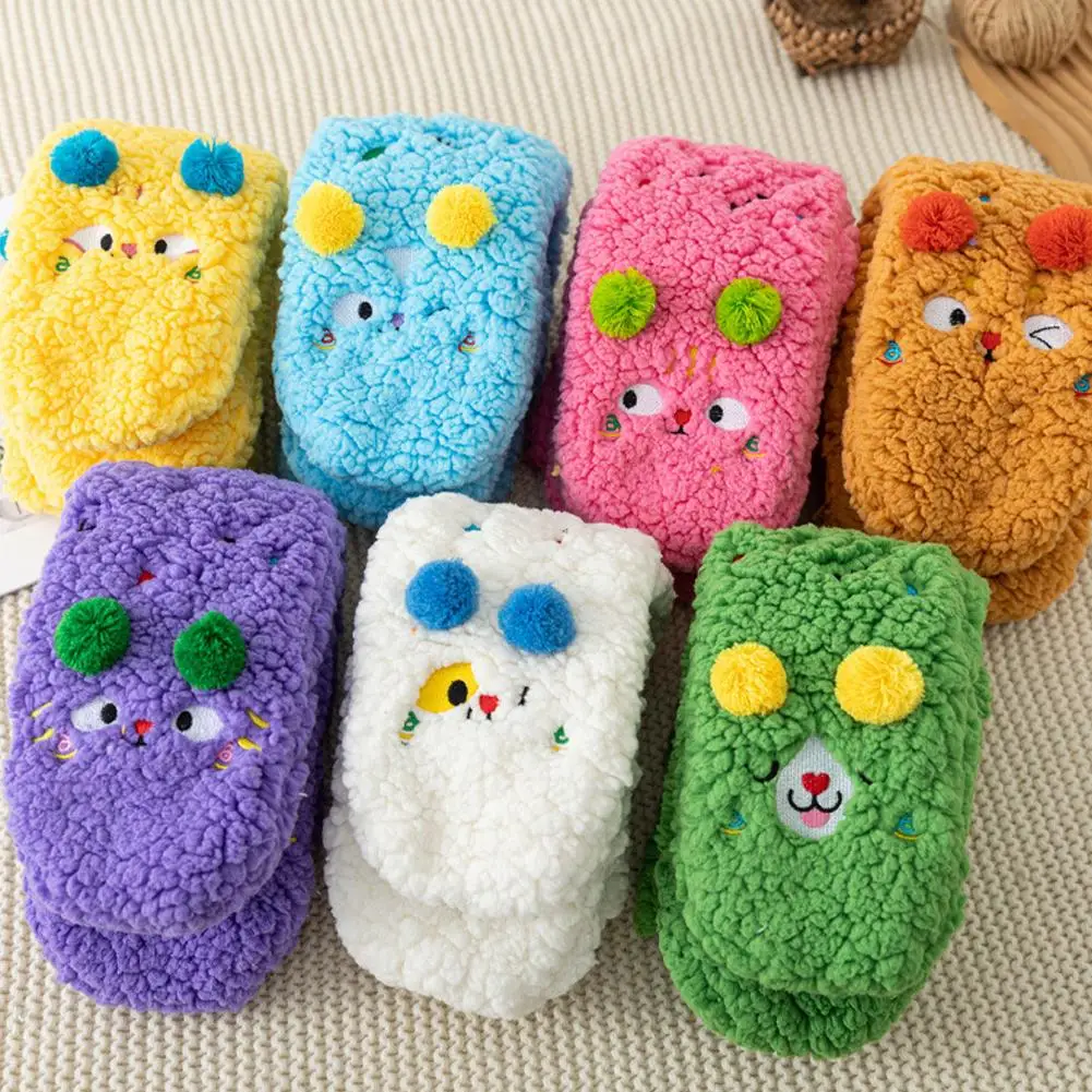 

Плюшевые тапочки, носки с нескользящей подошвой, мультяшная вышивка для женщин и девочек, домашняя одежда, зимние теплые флисовые носки-тапочки