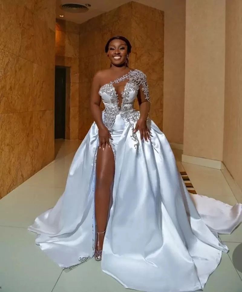 Um ombro manga longa vestidos de casamento sparkly renda frisada árabe aso ebi alta fenda jardim 2023