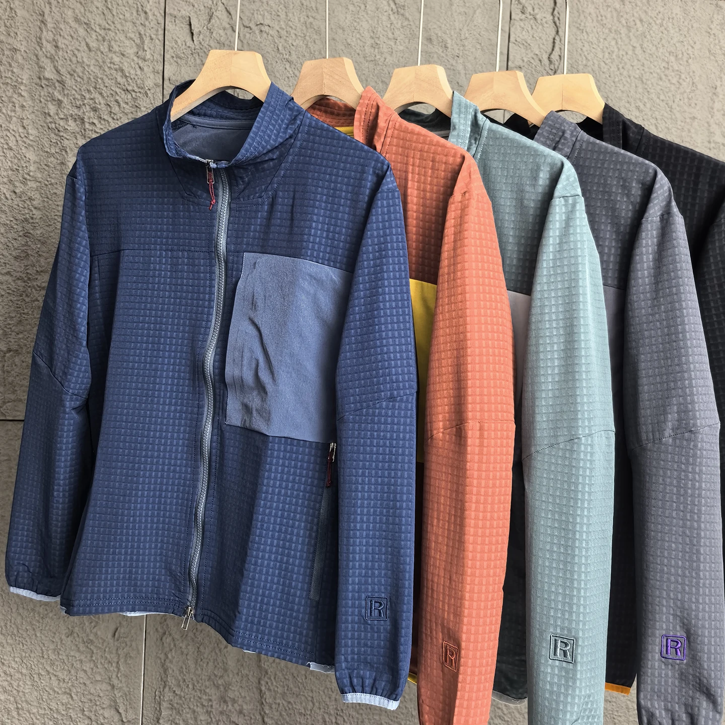 

Куртка R2 Series для активного отдыха и повседневной носки, термоактивная, дышащая, приталенная, из полиэфирного волокна, с длинными рукавами и застежкой-молнией