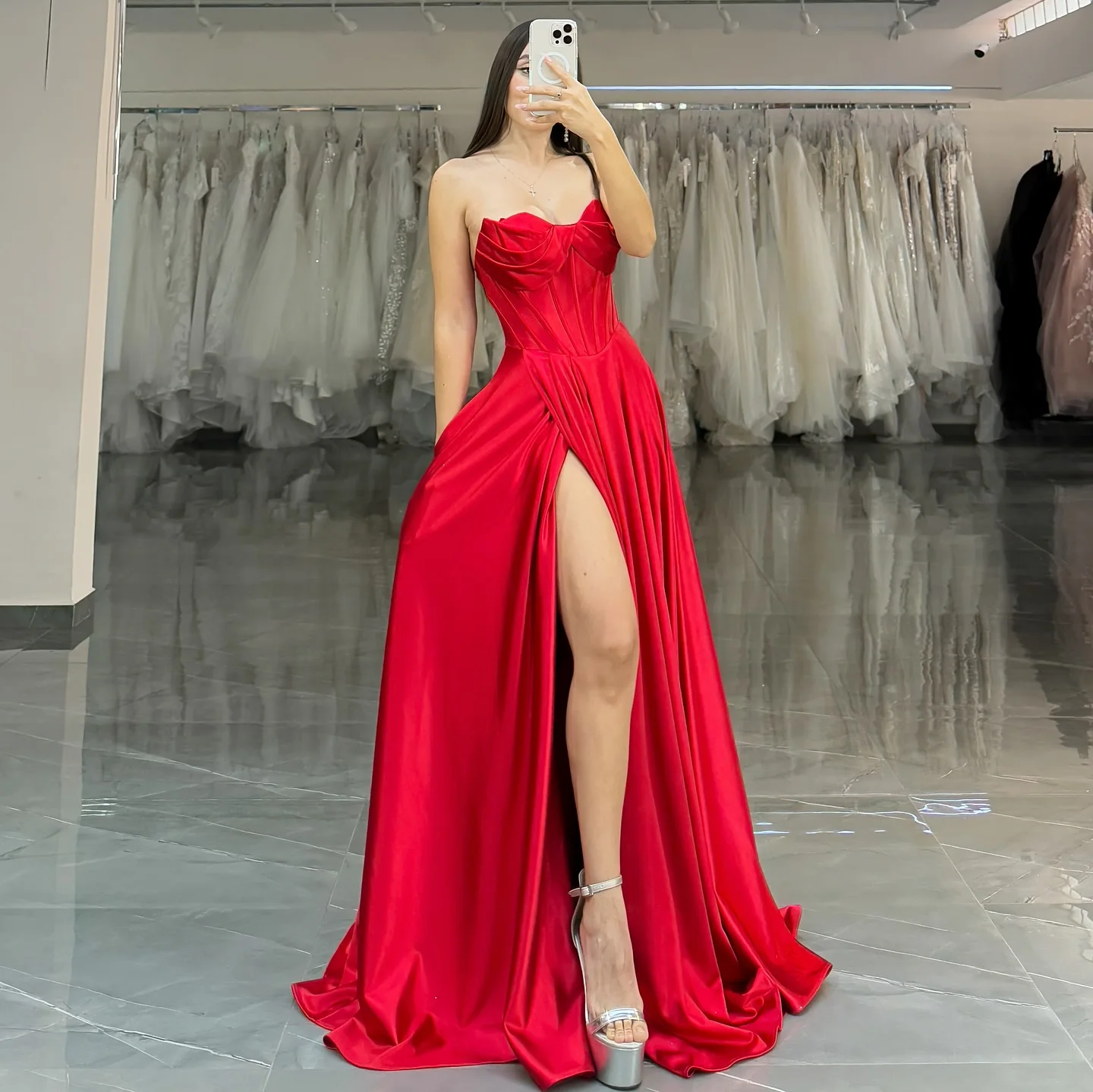 

Customized Modern Strapless Satin Sleeveless Evening Dresses Elegant A-Line Floor Length Celebrity Gowns Vestido De Noche
