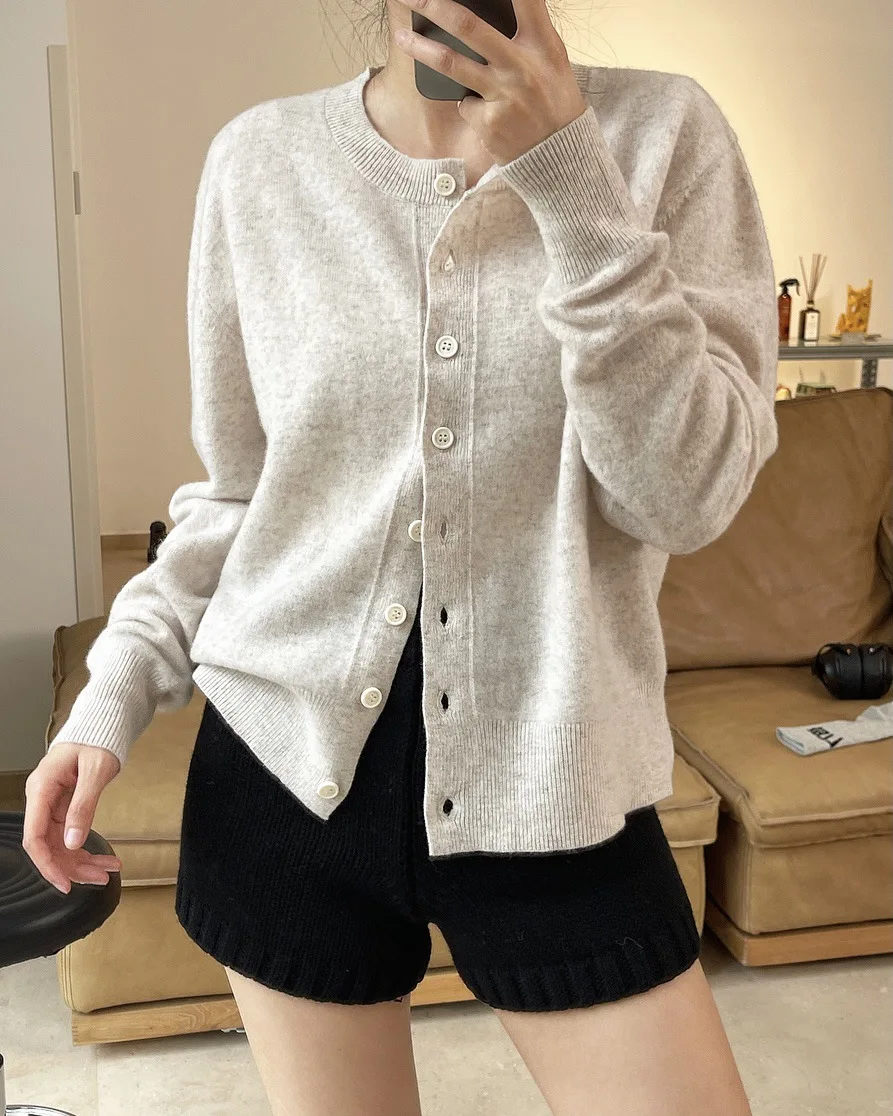 Autumn and winter women\'s casual solid color round neck long sleeved loose cardigan sweater