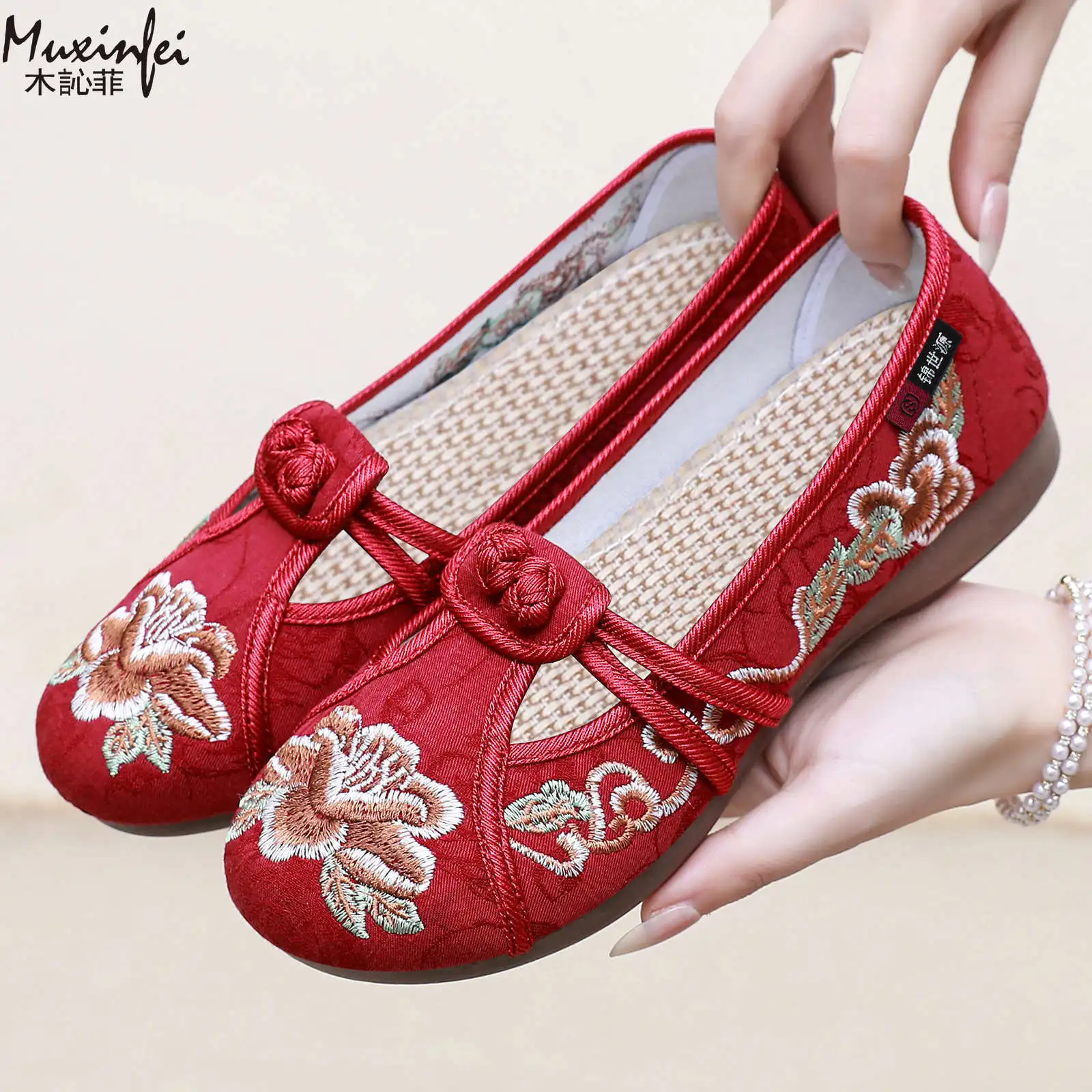 

Women's Spring New Embroidered Chinese Style Hanfu Shoes Embroidered Flower Shoes Flat Bottom Non Slip Soft Soled Women's Shoes