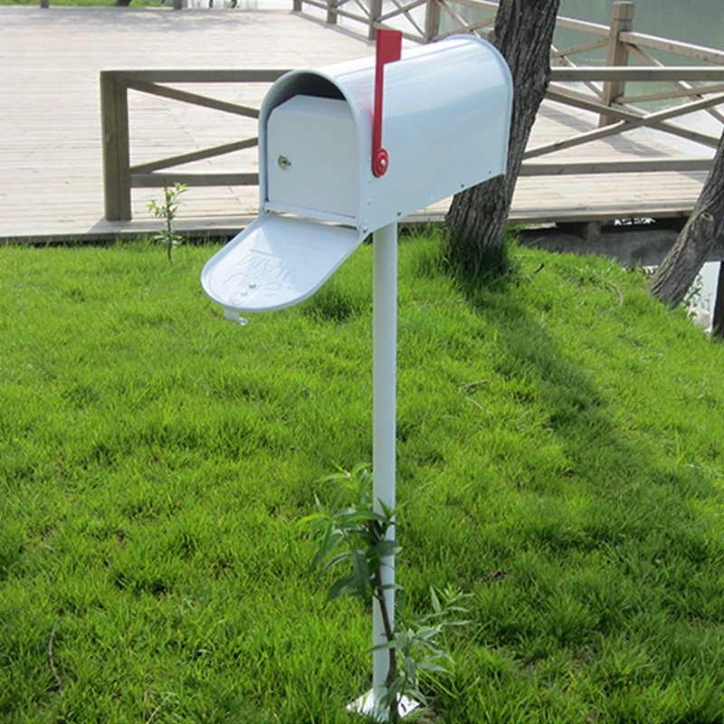 Outdoor rural mailbox mailbox wrought iron courtyard with lock rainproof creative pastoral ornament wedding