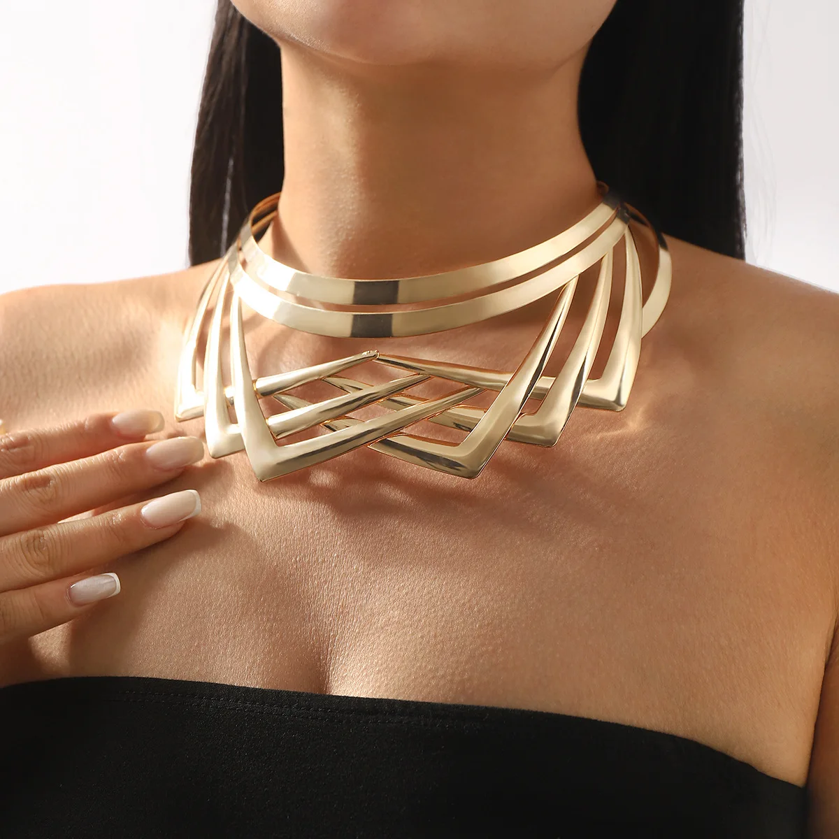 

Металлическое ожерелье в стиле панк с вырезами, вдохновленное дизайном Utheisa Kong.