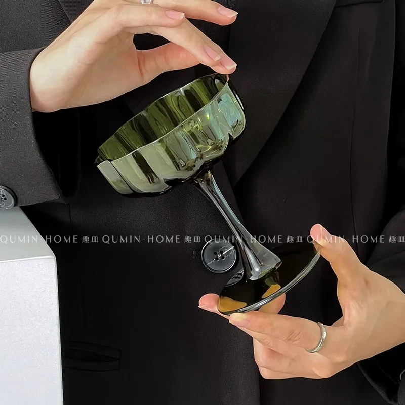 French retro niche green tall glass medieval champagne glass fruit wine cup household banquet hot red wine glass 2-piece set