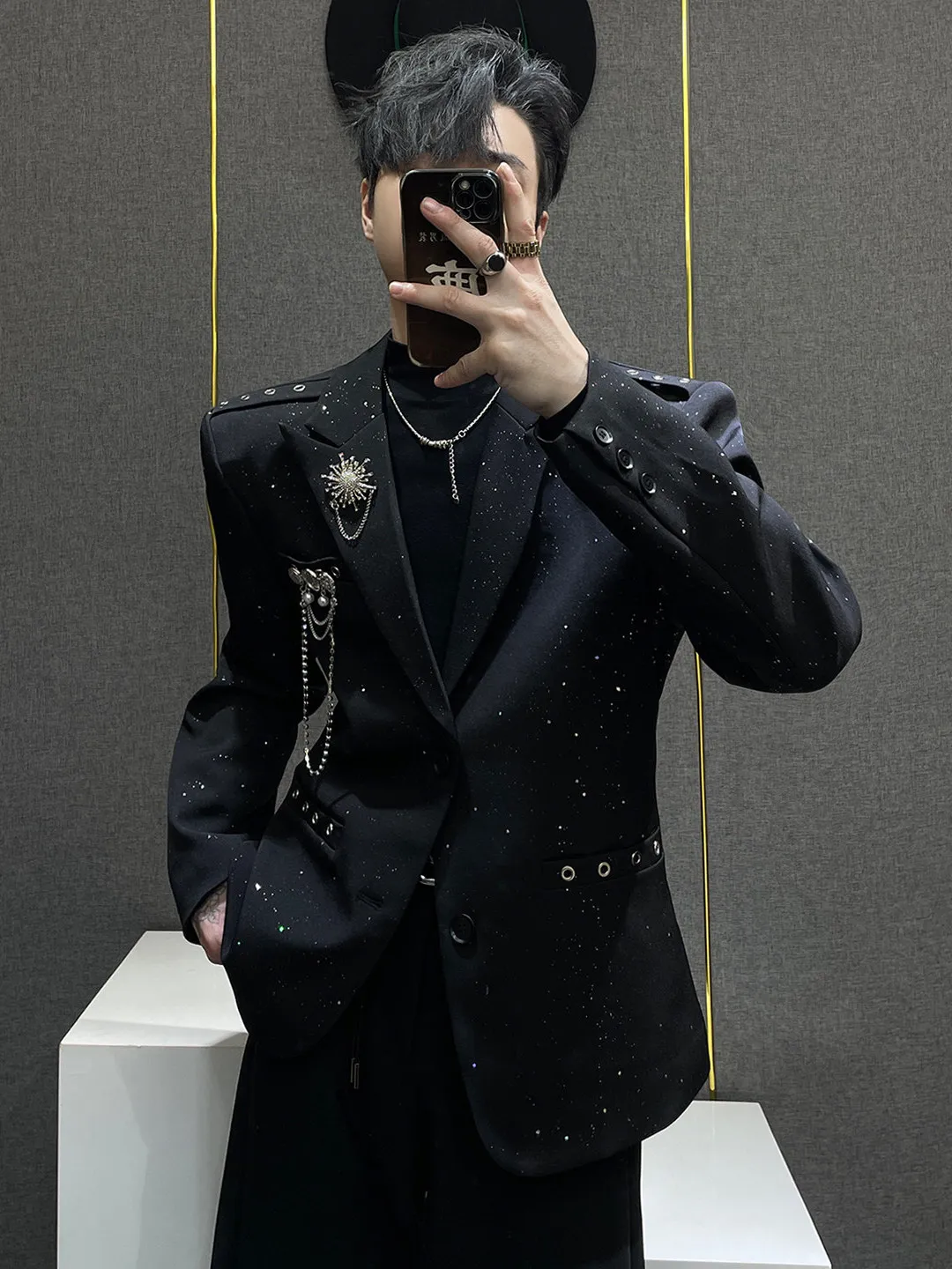 

Металлическая брошь-цепочка Ele для мужского пиджака, модная корейская универсальная брошь для пальто, повседневная, с одной застежкой, в стиле кэжуал.