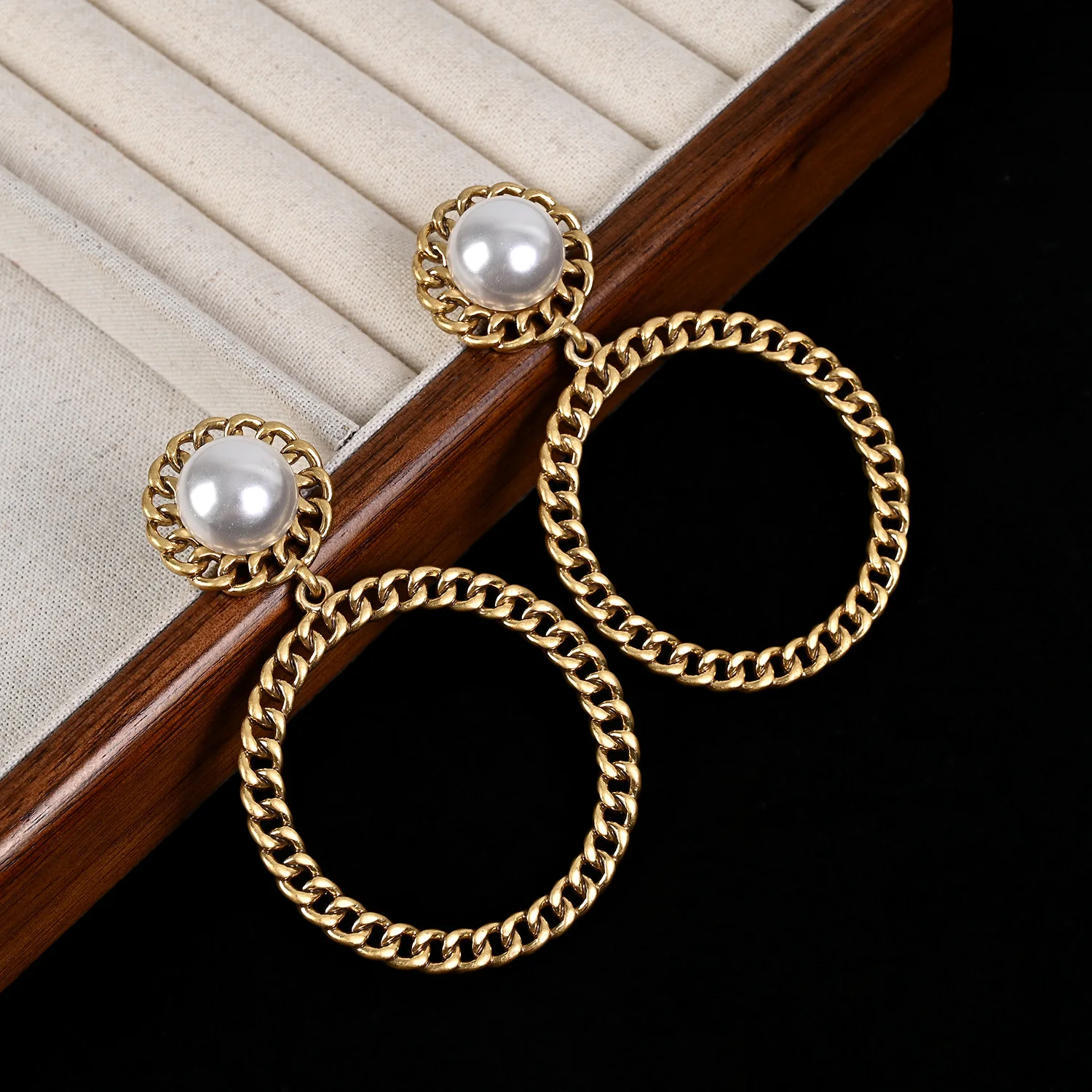 

European and American new style French retro fashion exaggerated design twist earrings