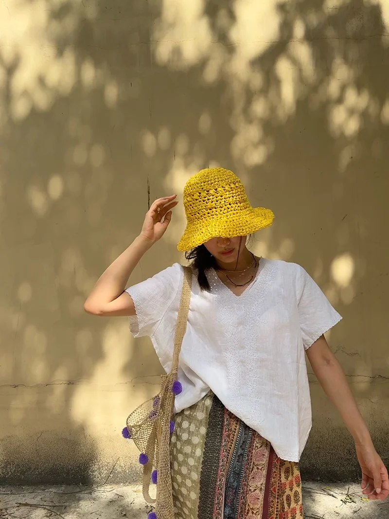 

Летняя белая льняная футболка с вышивкой, свободного кроя, универсальная, омолаживающая, влагоотводящая...