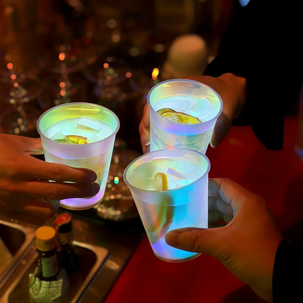 10 قطعة LED توهج في الظلام أكواب كؤوس مشروبات متوهجة أكواب المتاح النيون تضيء الكؤوس للحزب والبار والمناسبات الليلية