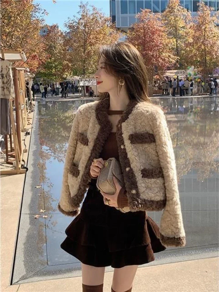 20234 Autumn and Winter Fashion New Women\'s Warm Commuter Warm Leather Jacket Integrated Lamb Fleece Color Blocked Short Jacket