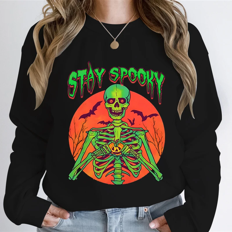 

Женский свитшот с принтом черепа и надписью «Stay Spooky»