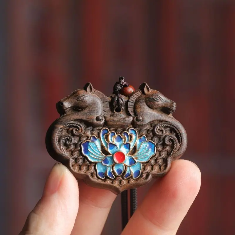 Agarwood pendant with a 