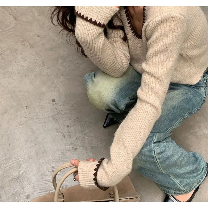 

French Contrasting Color V-neck Knitted Sweater Autumn and Winter Retro Women's Top