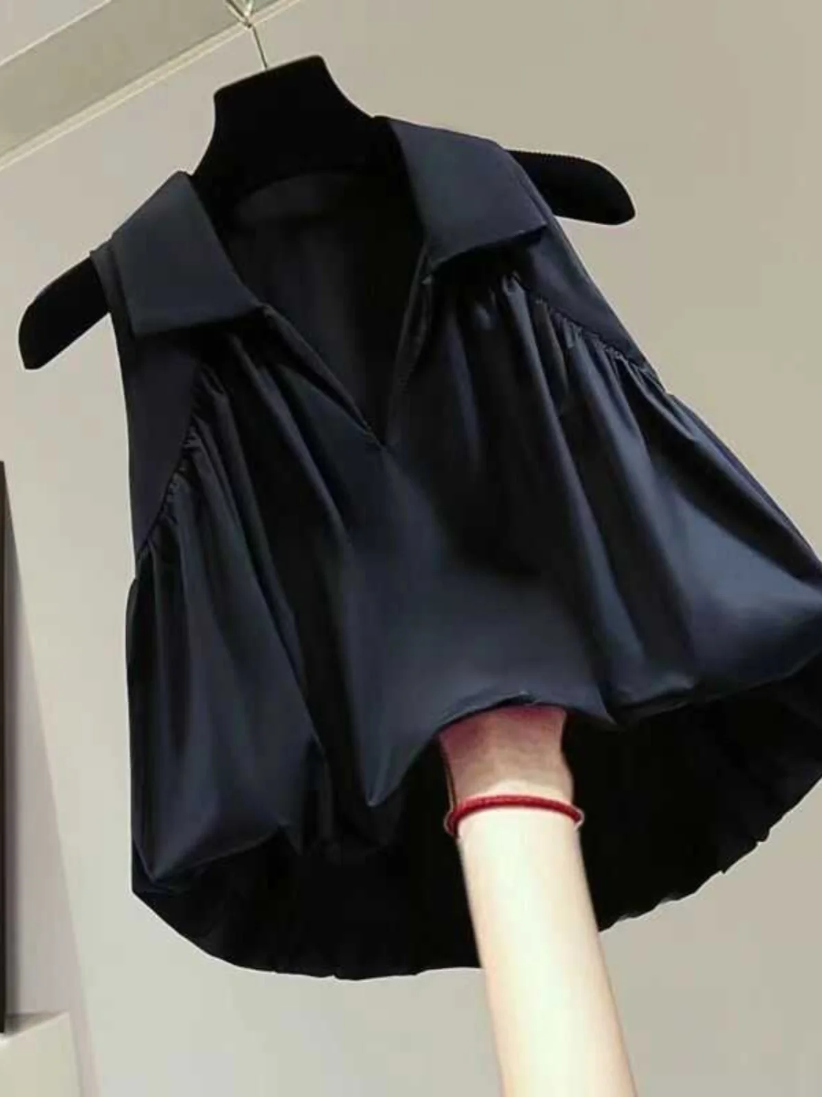 

Модная женская футболка с открытыми плечами в корейском стиле, облегающая, с V-образным вырезом, средней длины, с защитой от УФ-излучения, без рукавов, с цветочным принтом...