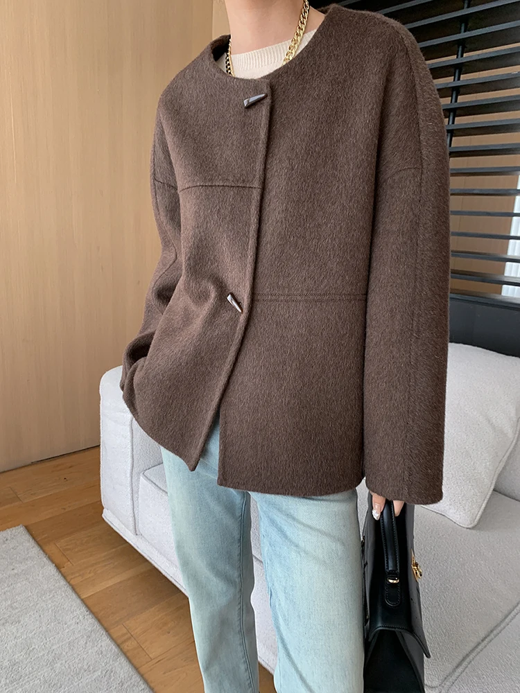 [EAM] Oat Color Big Size Elegant Woolen Coat New Round Neck Long Sleeve Women Jacket Fashion Tide Autumn Winter 2024 1DH7384