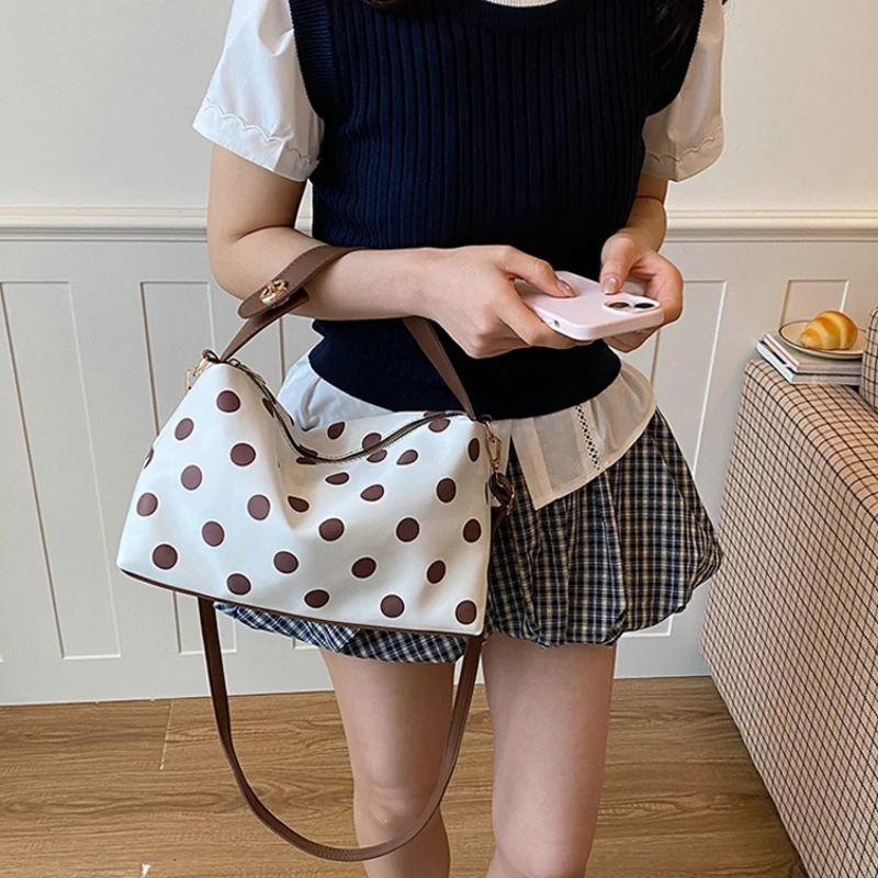 Koreanische Umhängetasche mit Polka Dots, leichte Damen-Umhängetasche, vielseitige, lässige Colorblock-Handtasche für den Arbeitsweg, Reißverschluss – Detail 24