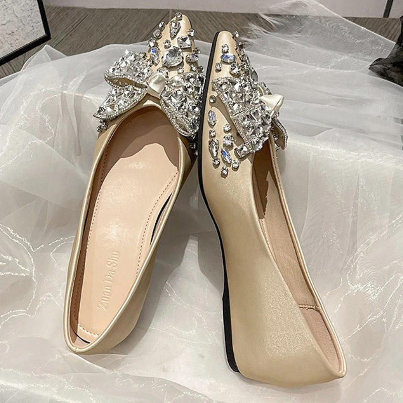 

Роскошные женские туфли на плоской подошве со стразами, элегантная обувь с острым носком и бантом, женская модная модельная обувь с бриллиантами, женские туфли
