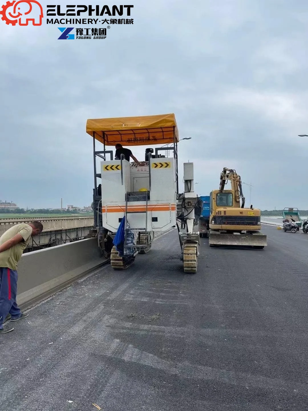 Portable Curb Slipform Machine 70% Labor Reduction High Efficiency Concrete Curb Extruder for Landscape Engineering