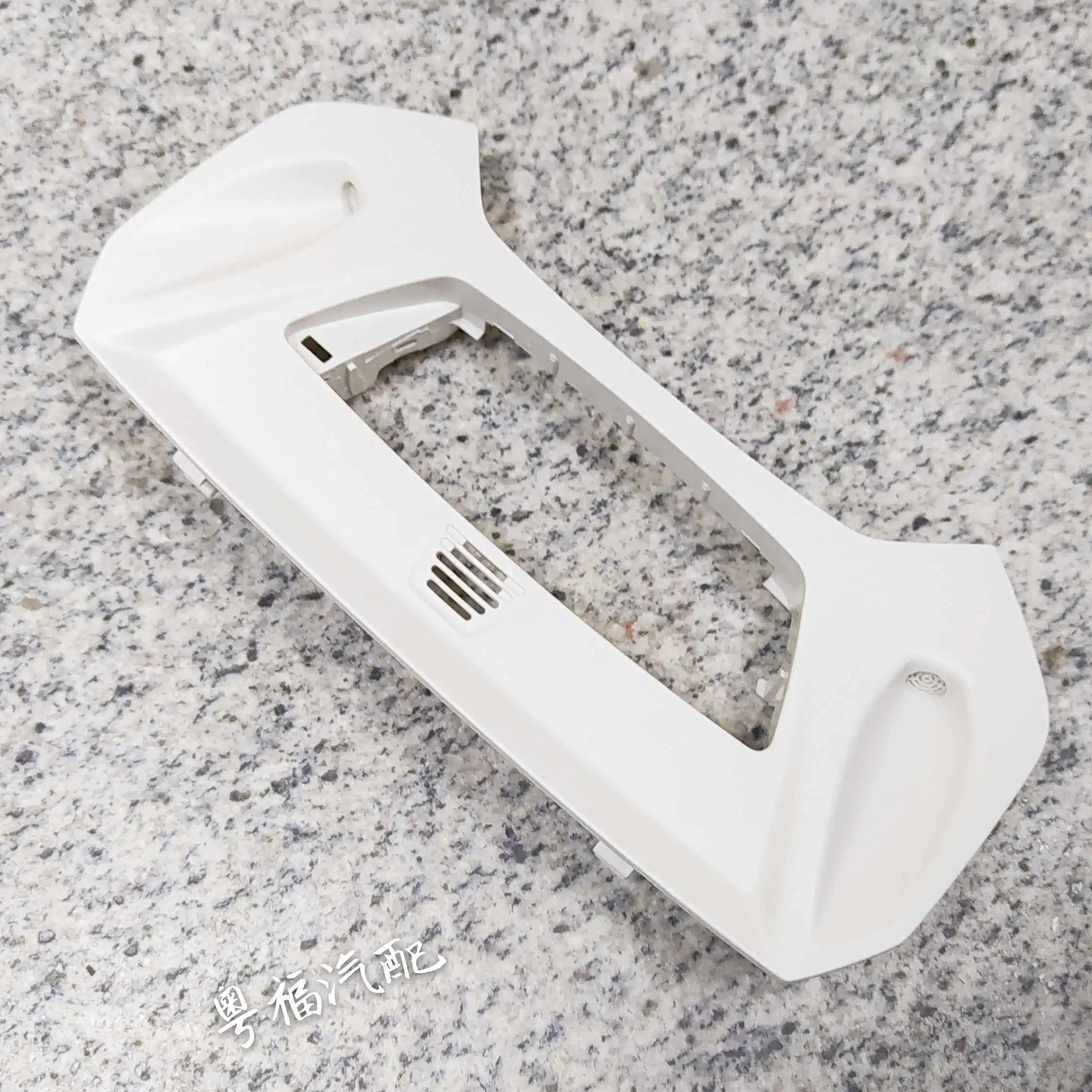 

Кронштейн для крепления панели управления люком и переключателя обшивки потолка для Ford Focus