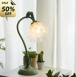Anti-Drop Retro Romantic Flower Desk Lamp Atmosphere Sense Bedside Table Lights Cream Style Pastoral Country for Home Bedroom
