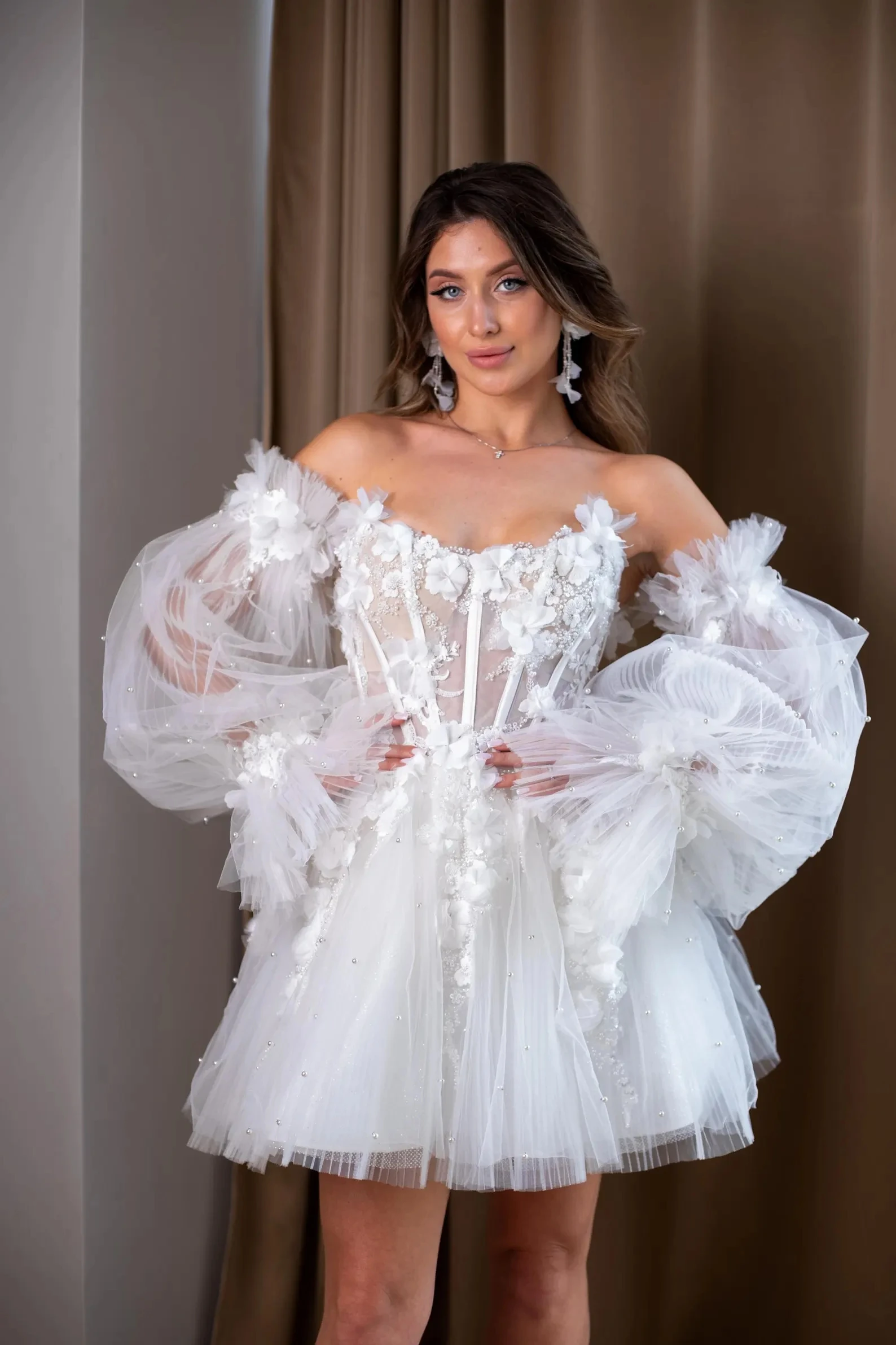 

Customized Beaded Lace Appliques Wedding Dresses Floral Short Off Shoulder Sleeves Crepe Tulle Bridal Gowns Bride Dresses Women